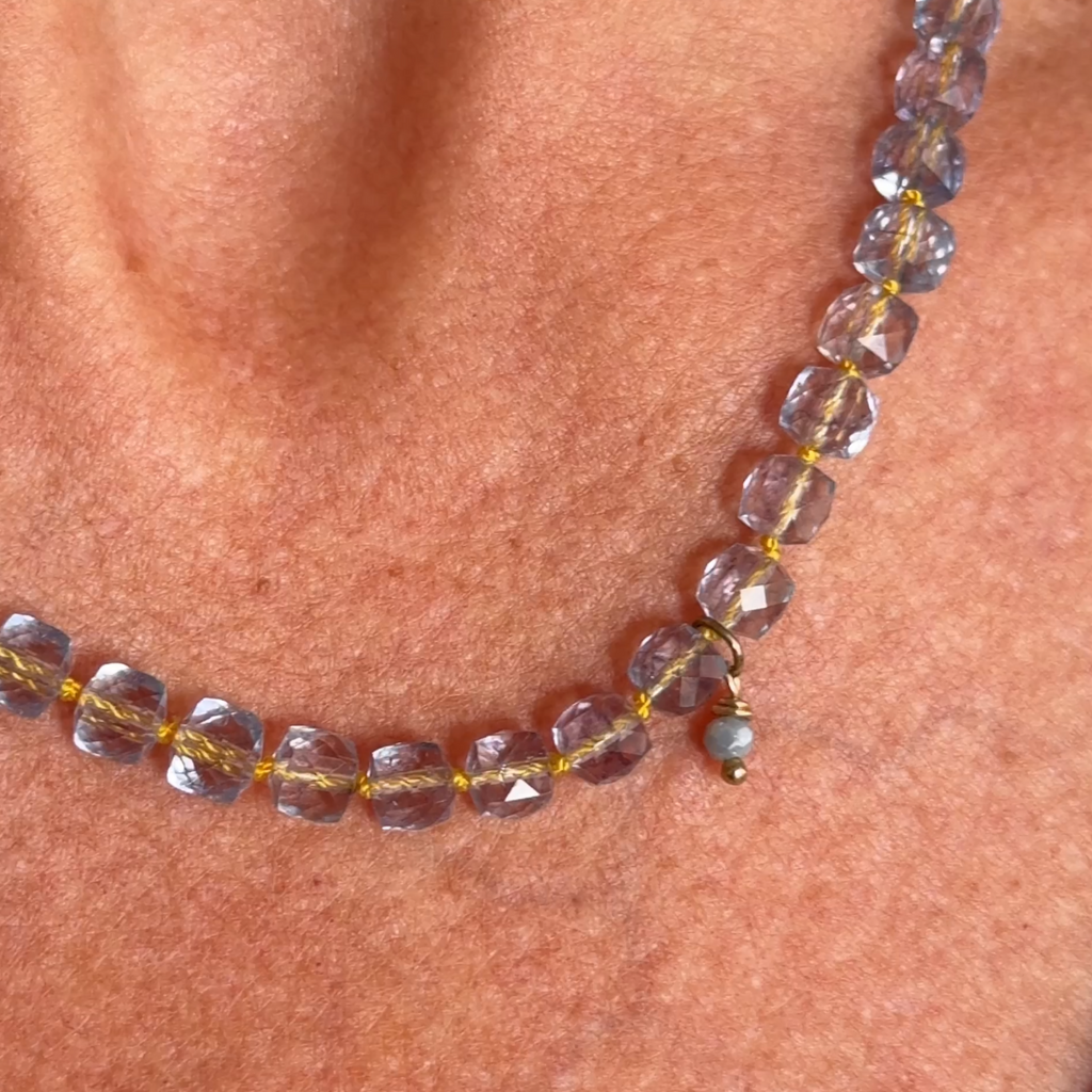 Topaaz ketting met pareltje