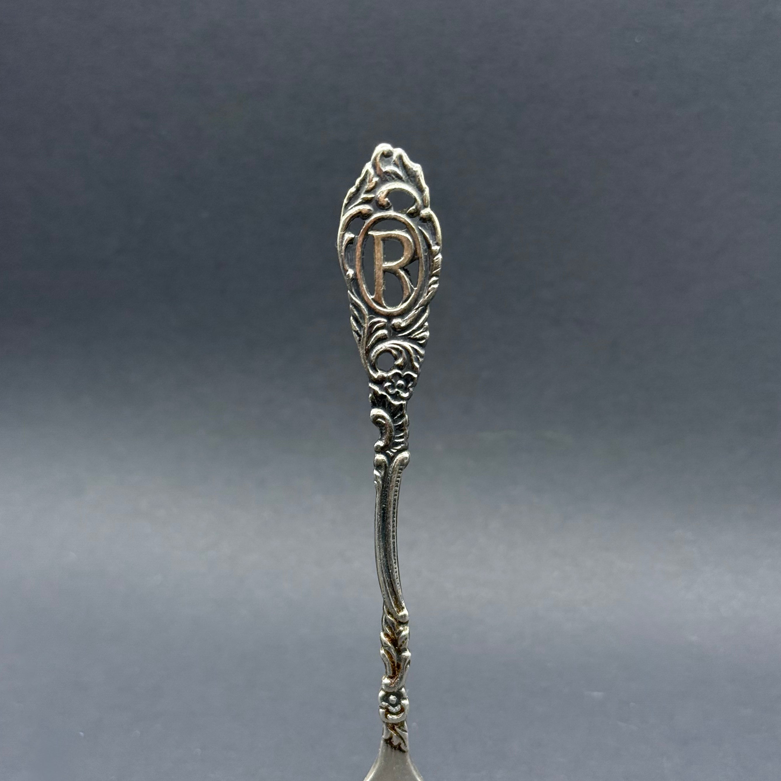 Letter R - Opengewerkt