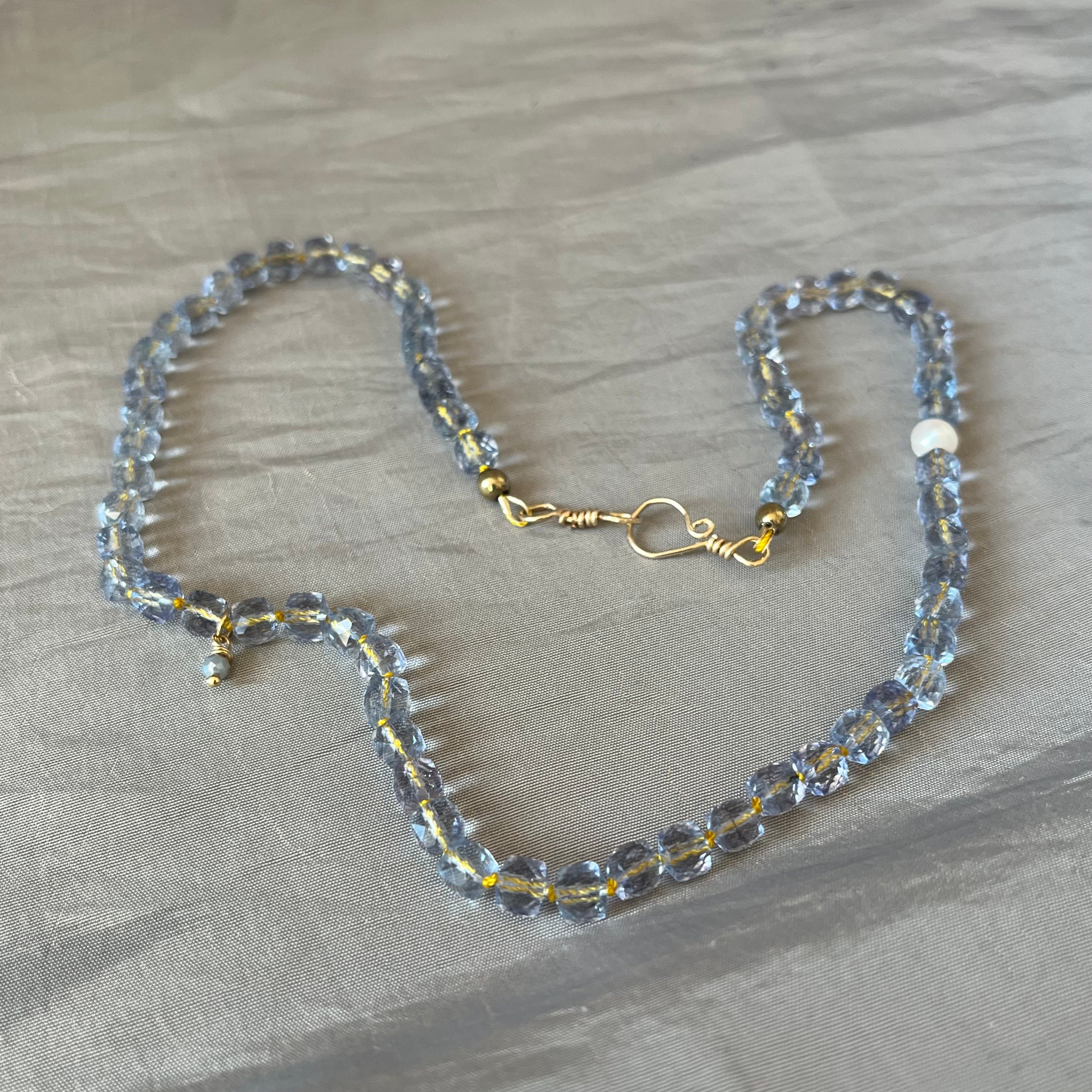 Topaaz ketting met pareltje
