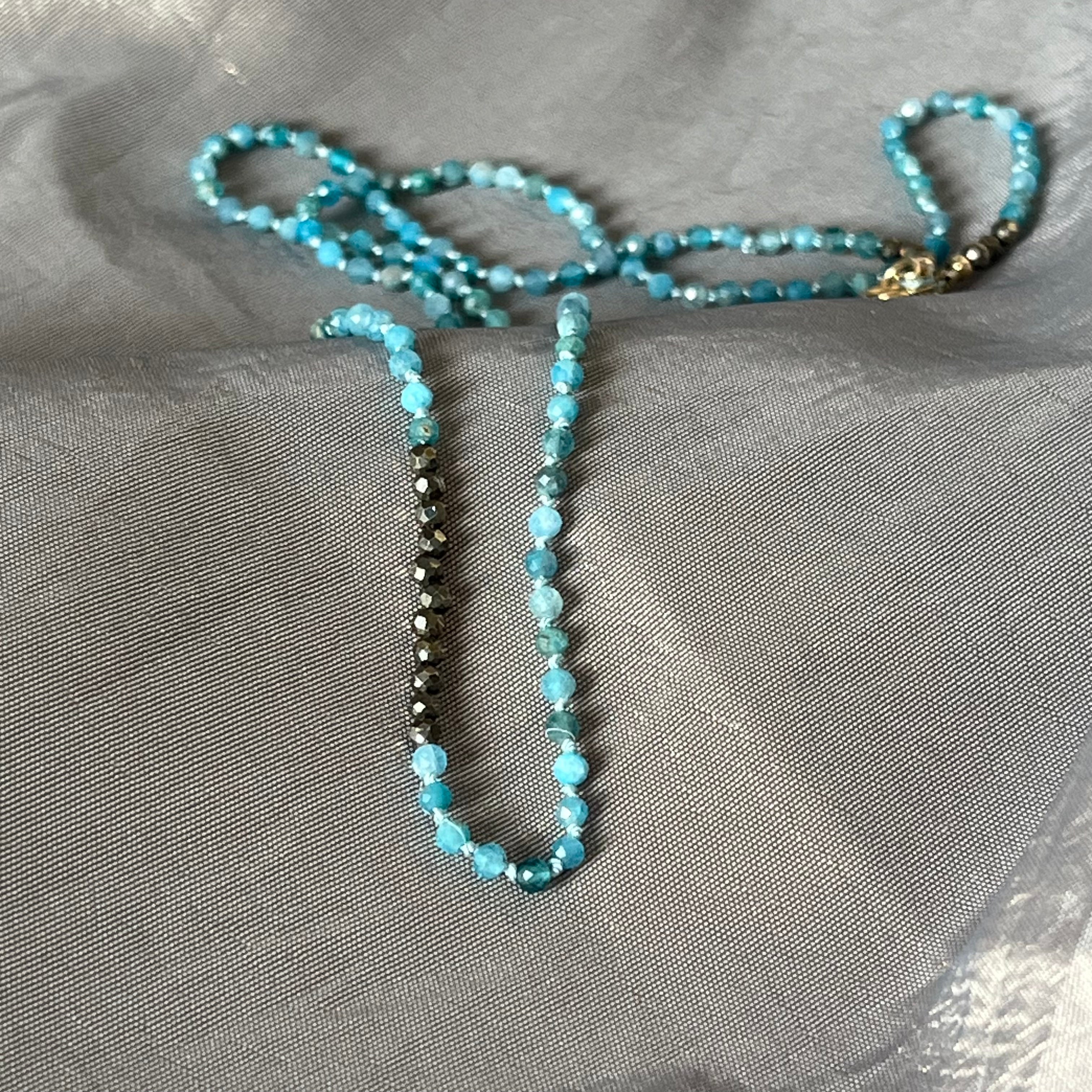 Oceaanblauwe natuursteen ketting