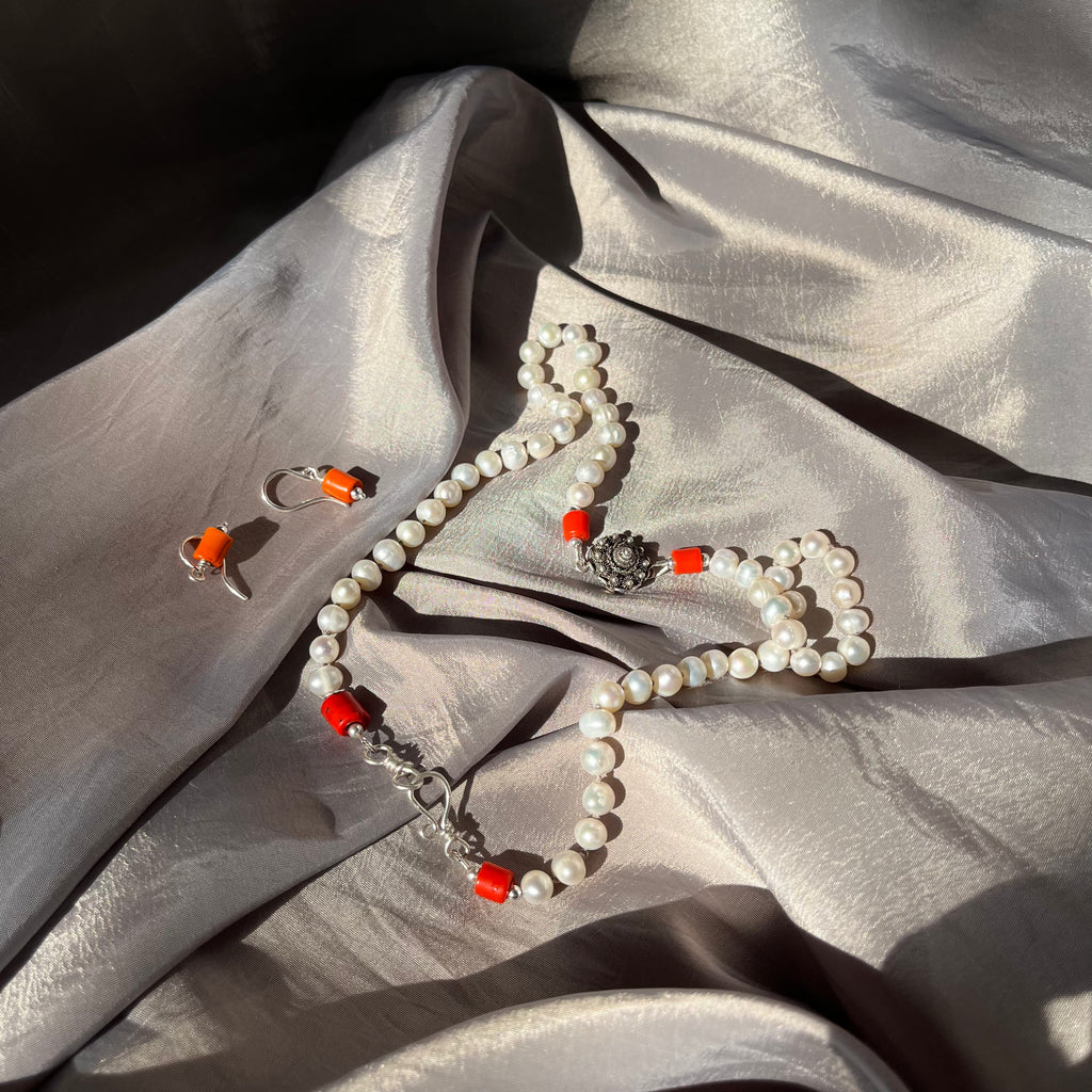 Parel ketting met zeeuwse knop