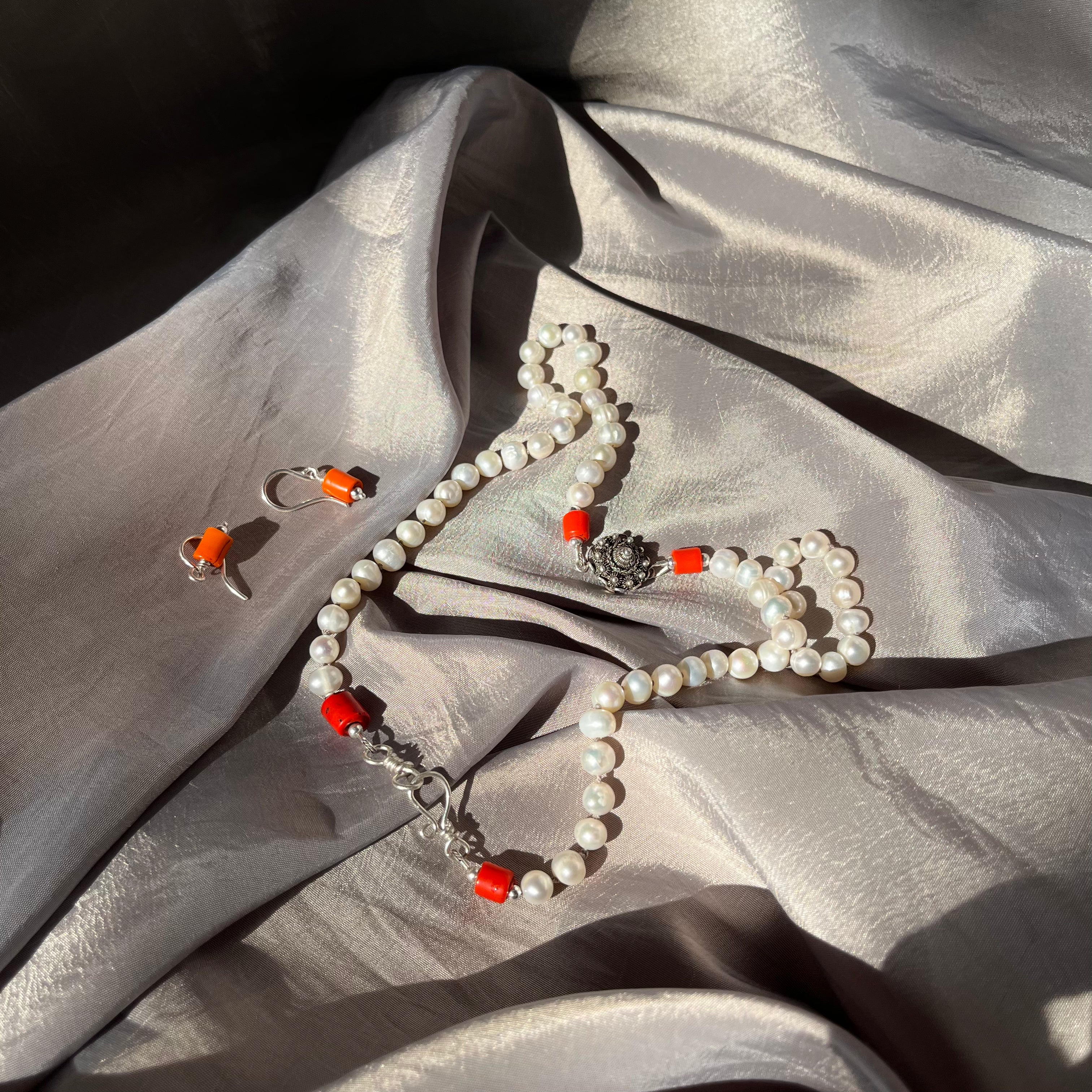 Parel ketting met zeeuwse knop