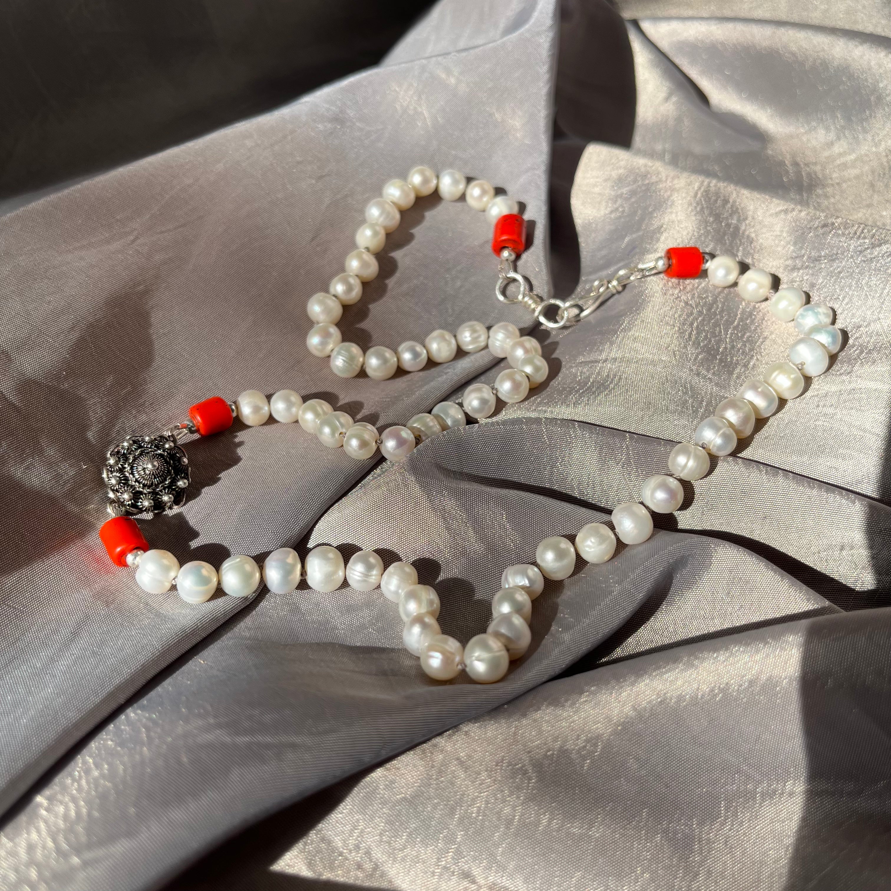 Parel ketting met zeeuwse knop